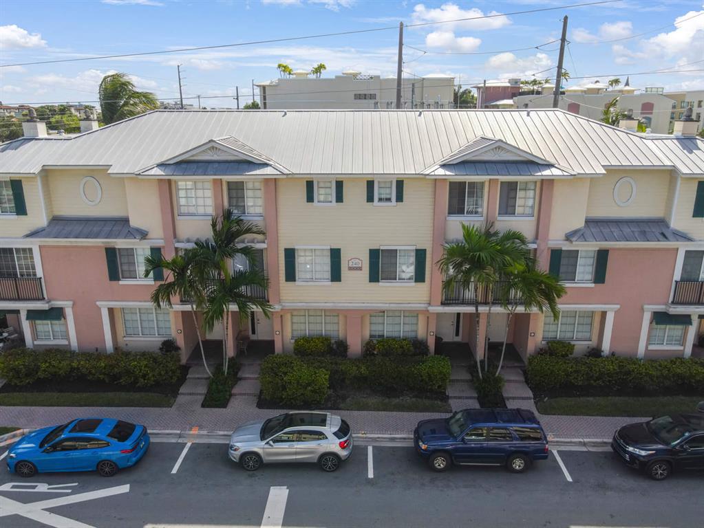 240 NE 2nd Street Unit: 6-D