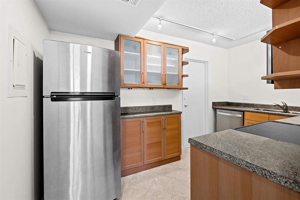 1505 N Riverside Drive Unit: 405