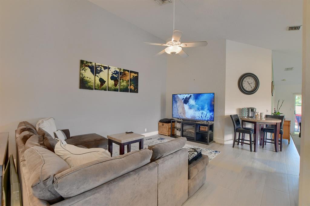 5541 Grande Palm Circle