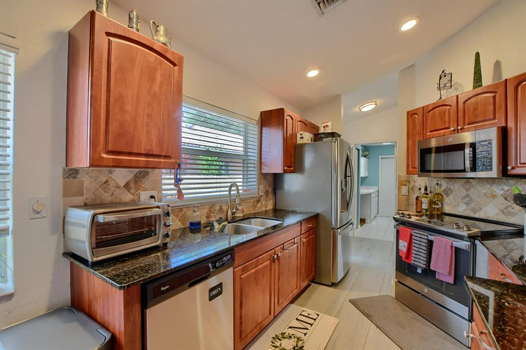 5541 Grande Palm Circle