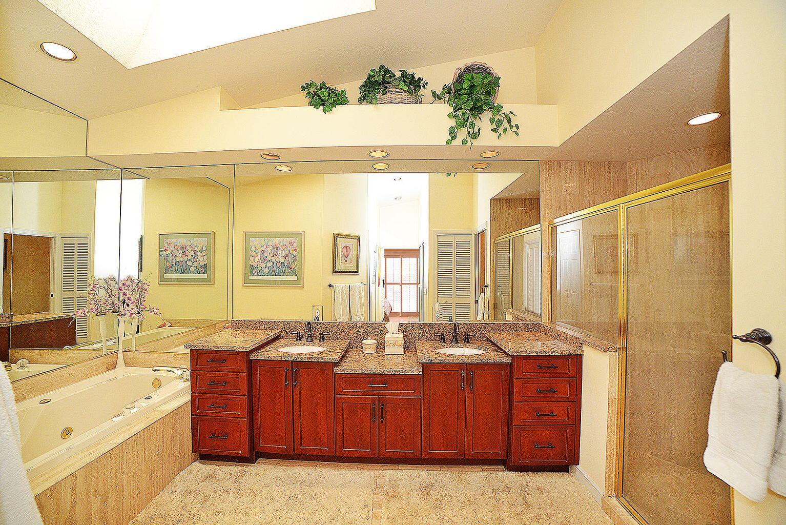 2141 NW 60th Circle