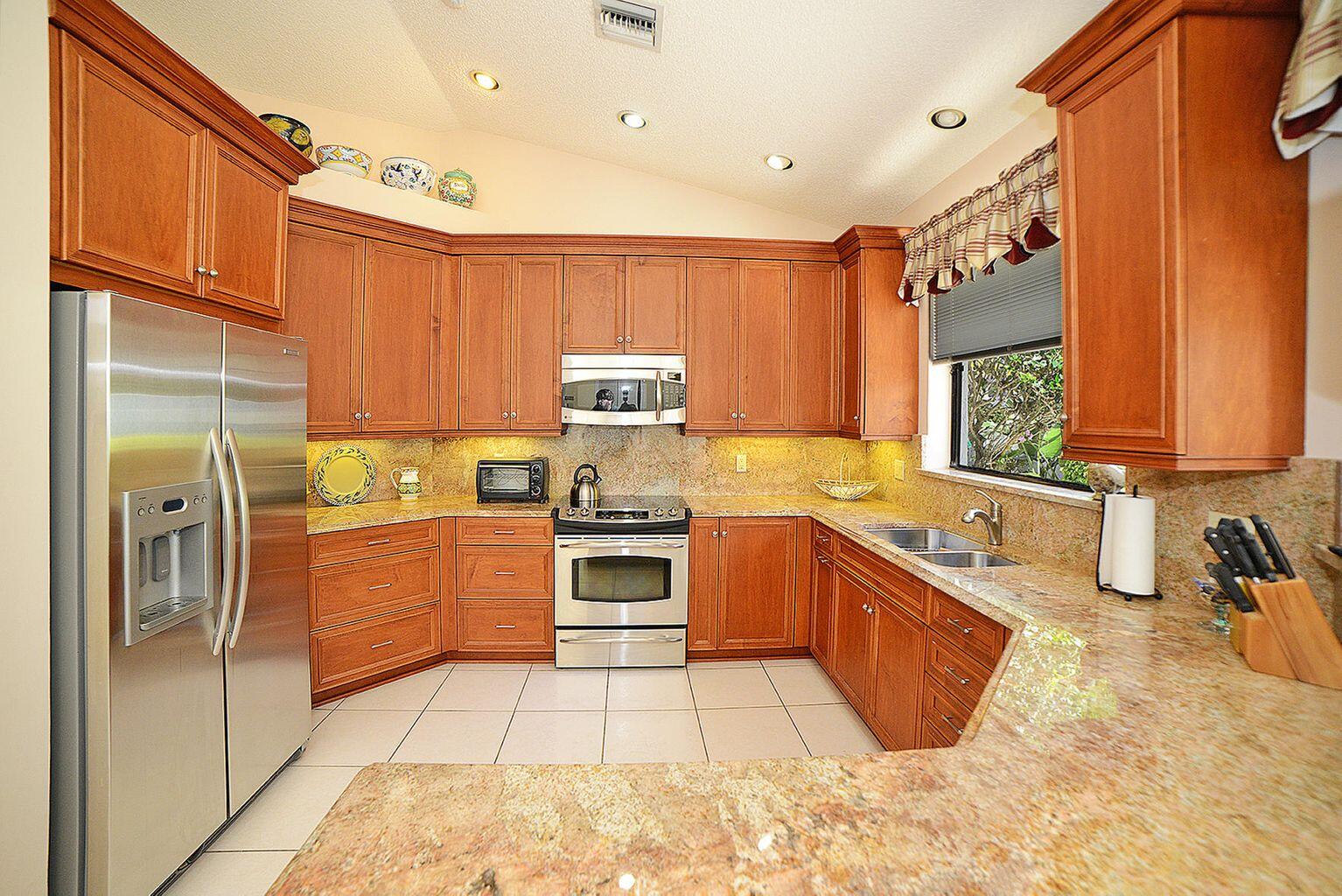 2141 NW 60th Circle
