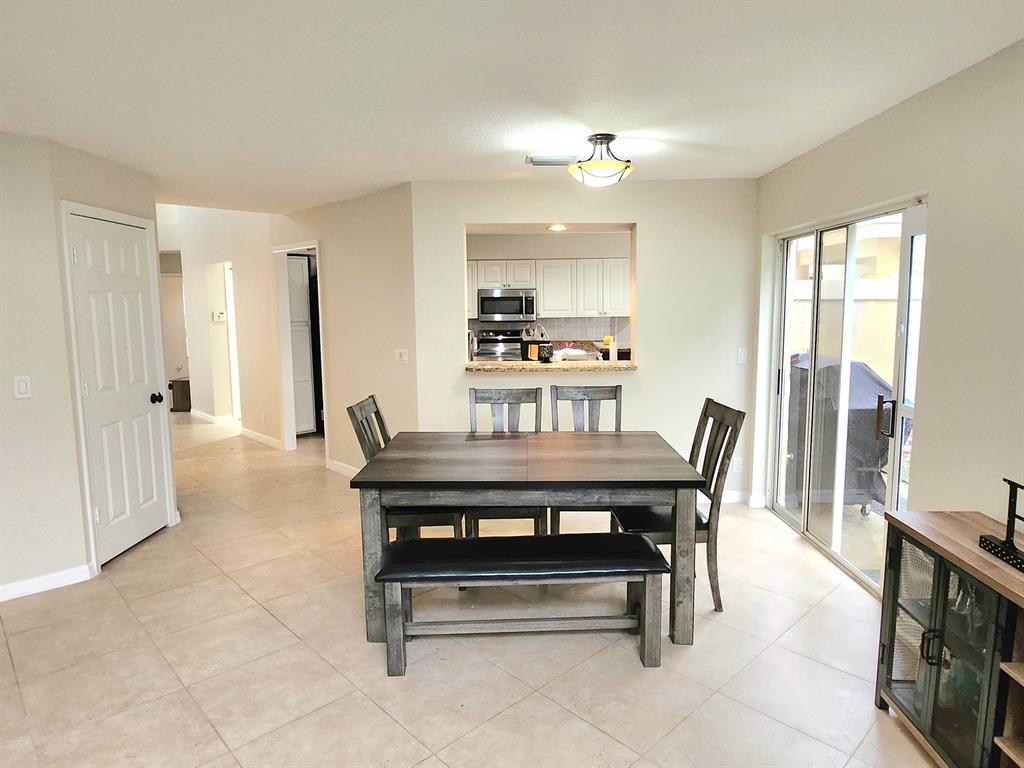 218 Canterbury Drive W