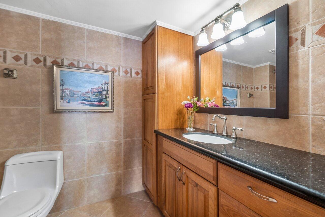 1202 S Lake Drive Unit: 102