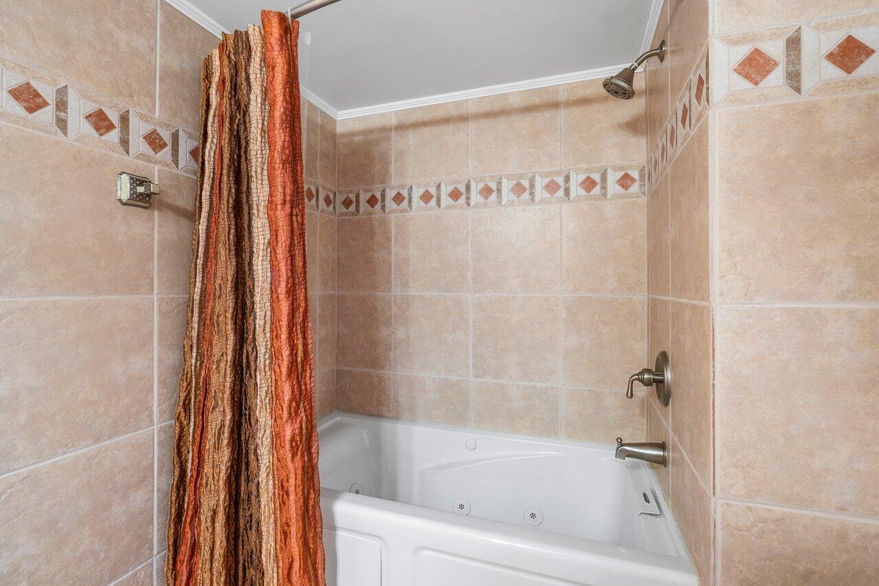 1202 S Lake Drive Unit: 102