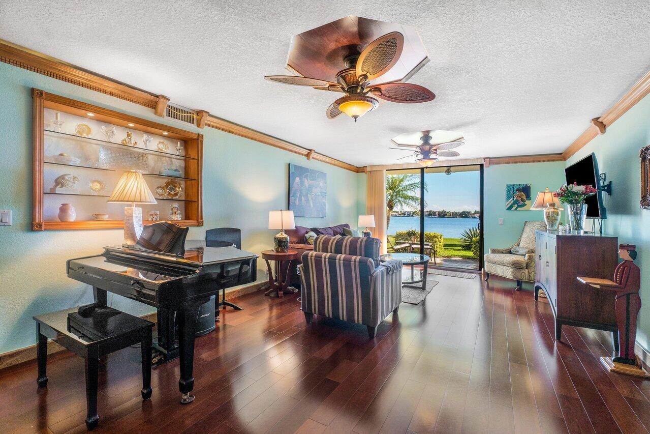 1202 S Lake Drive Unit: 102