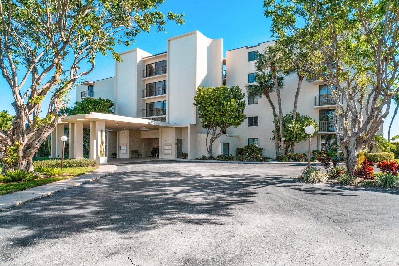 1202 S Lake Drive Unit: 102