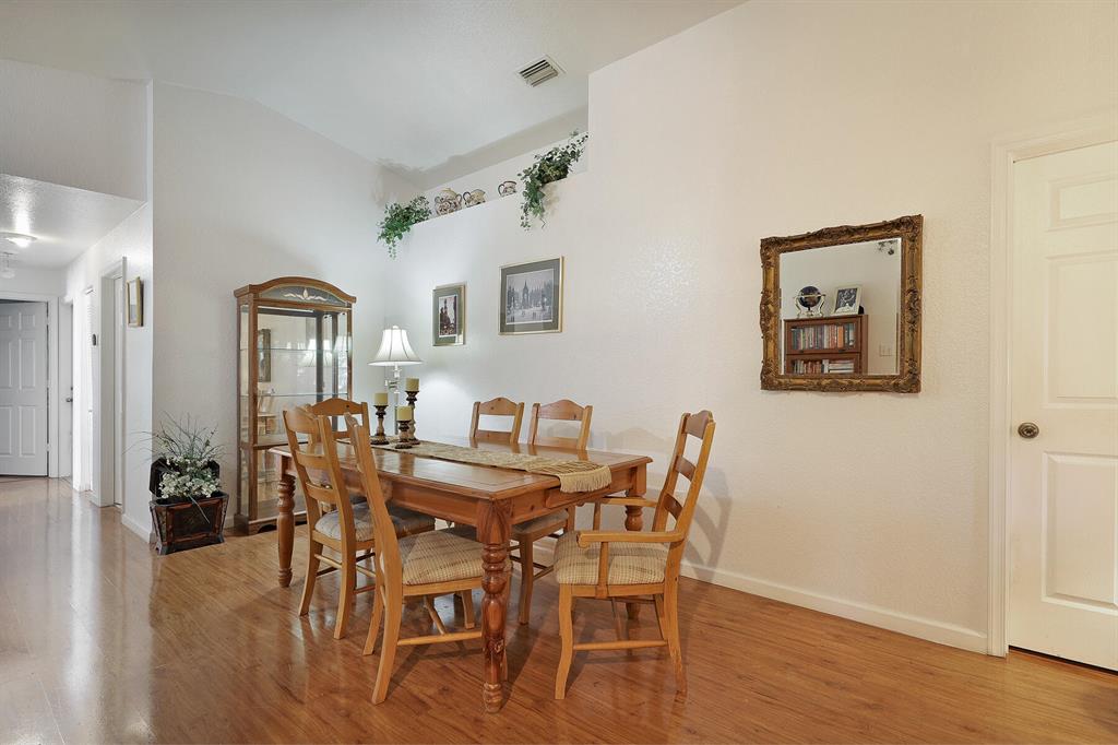 1447 Red Apple Lane