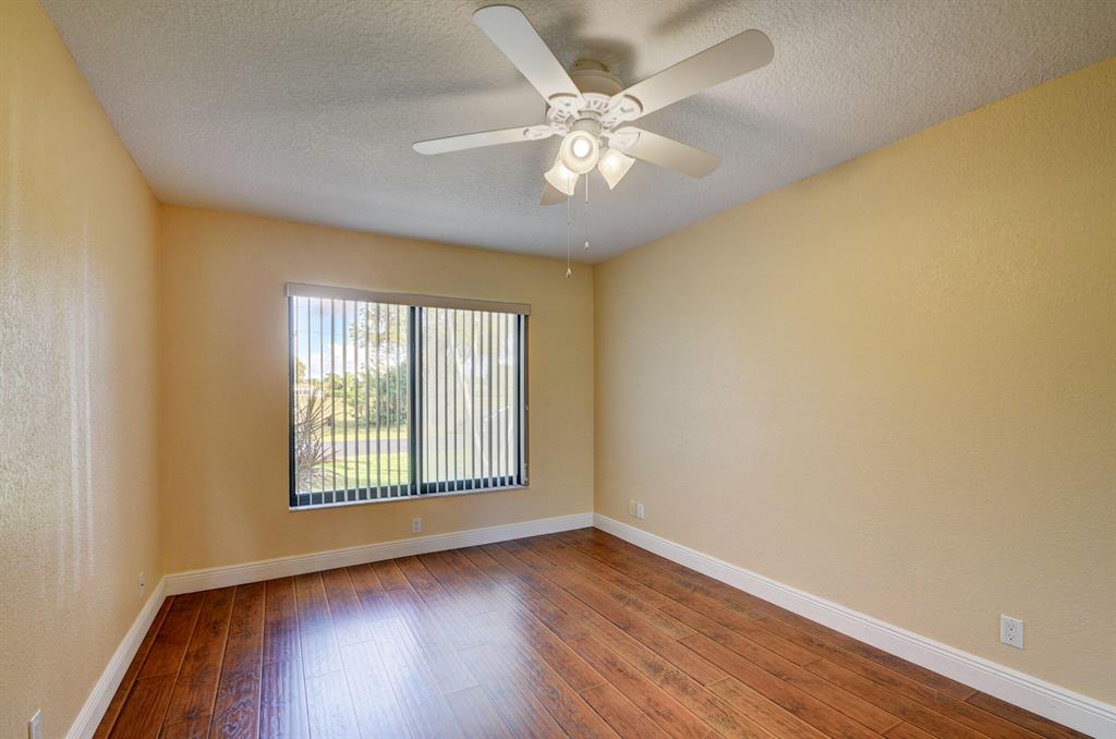 5679 Mirror Lakes Boulevard