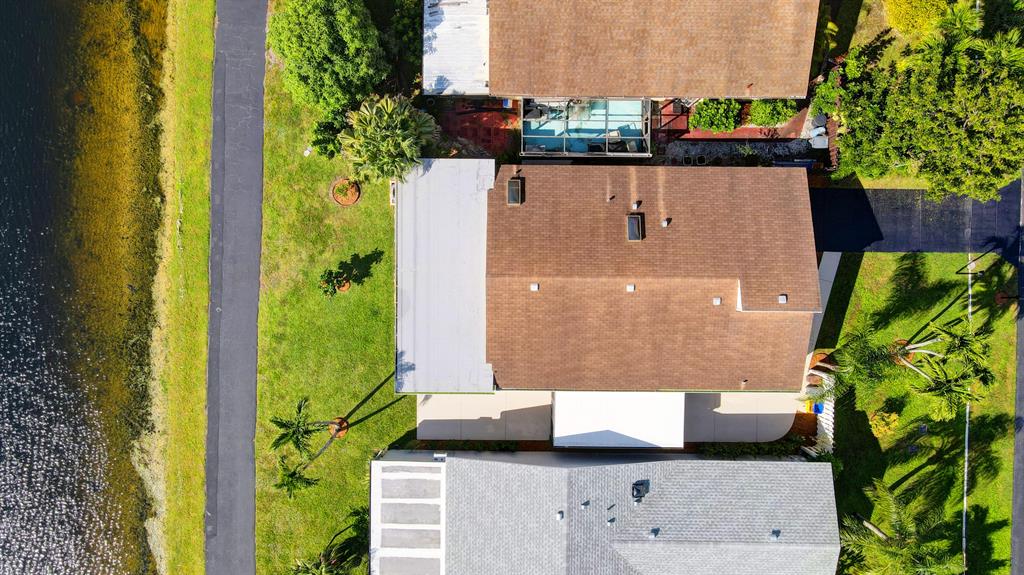 5679 Mirror Lakes Boulevard