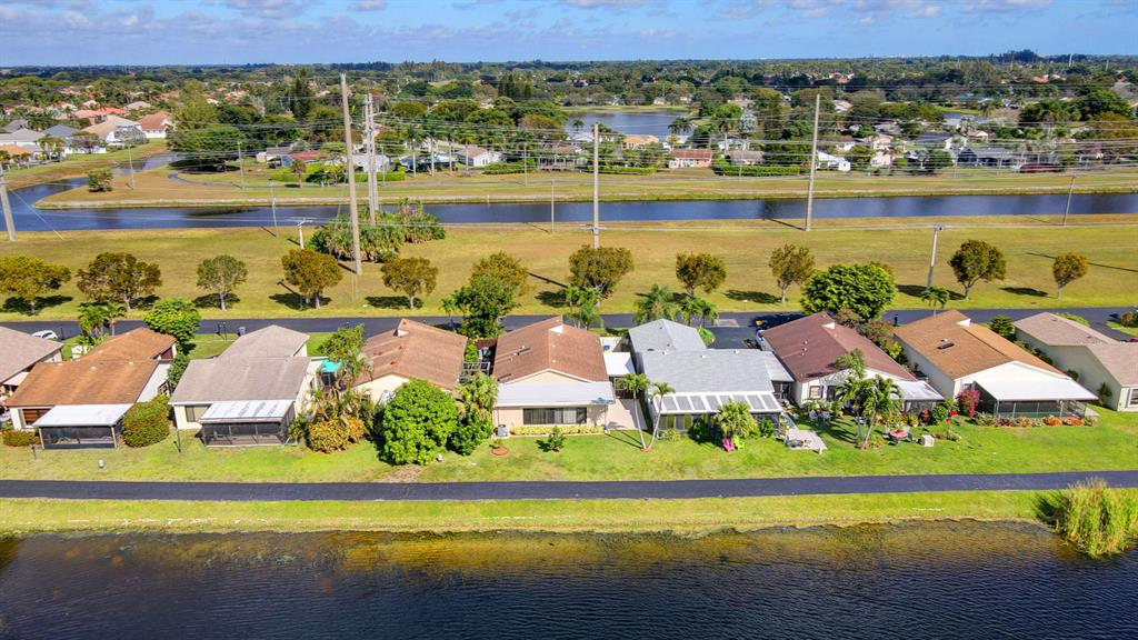 5679 Mirror Lakes Boulevard