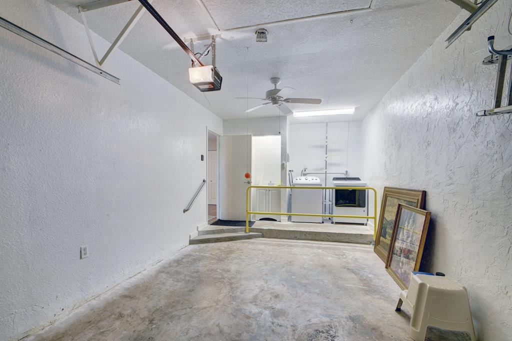 5679 Mirror Lakes Boulevard