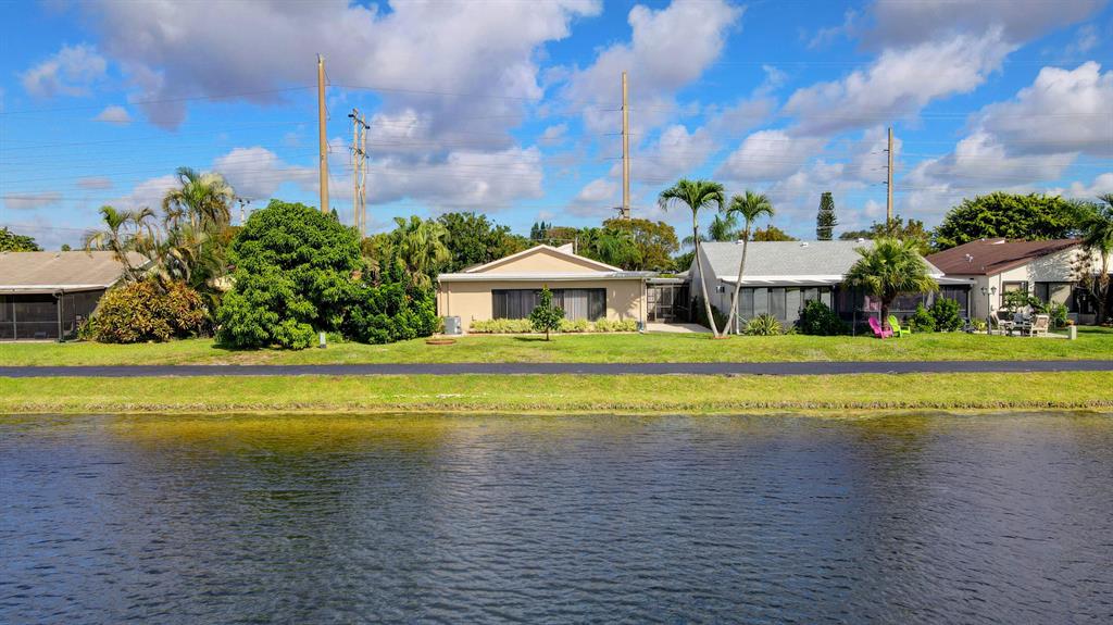 5679 Mirror Lakes Boulevard