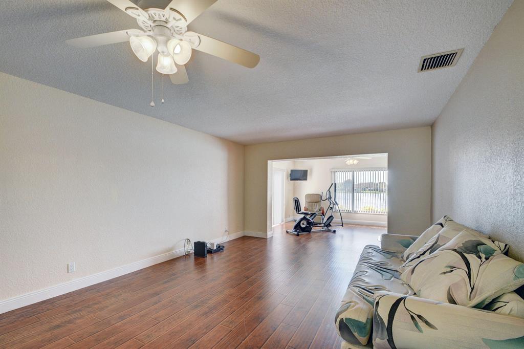 5679 Mirror Lakes Boulevard