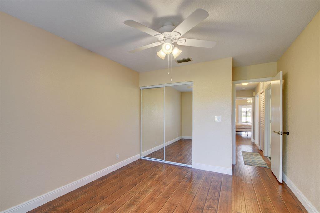 5679 Mirror Lakes Boulevard