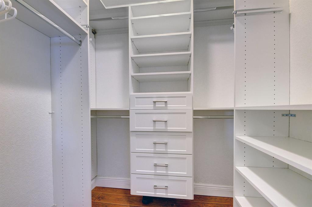 5679 Mirror Lakes Boulevard