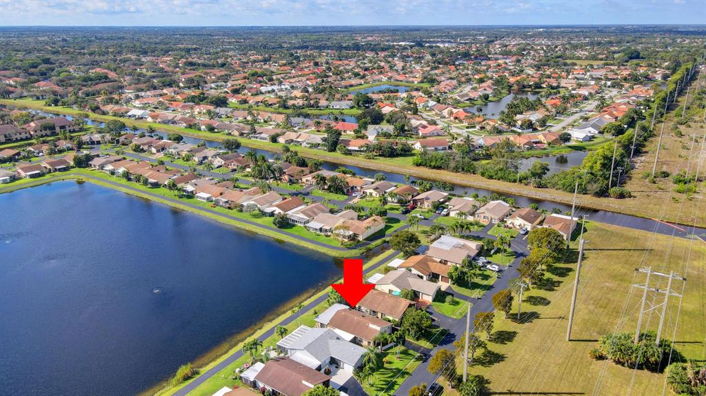 5679 Mirror Lakes Boulevard