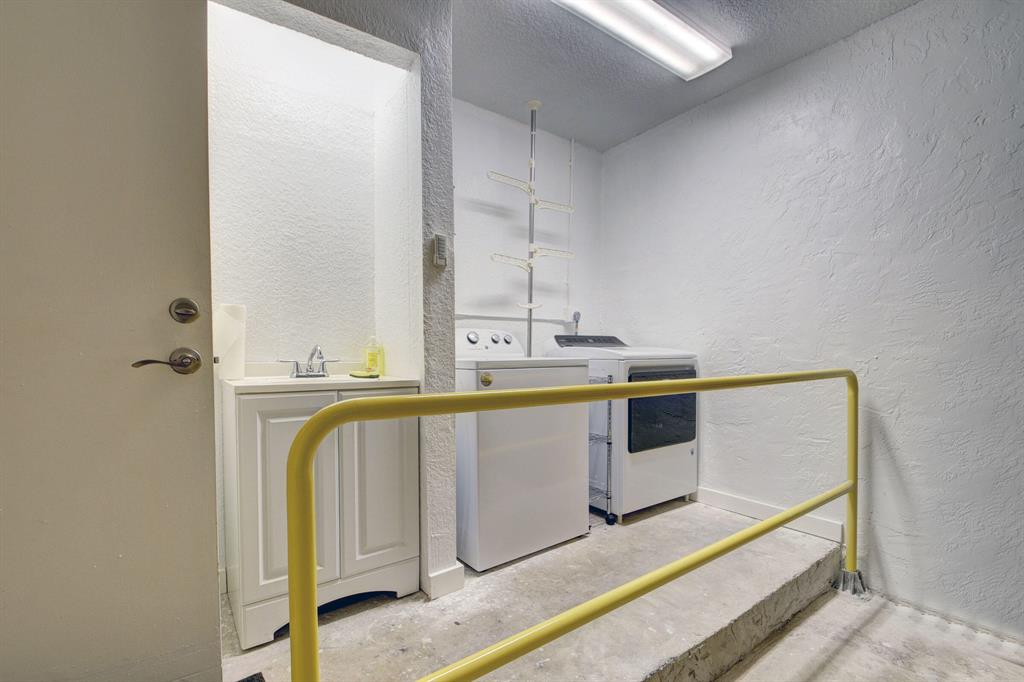 5679 Mirror Lakes Boulevard