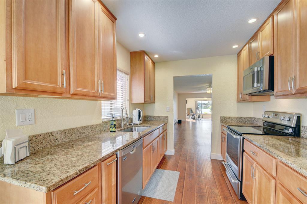 5679 Mirror Lakes Boulevard