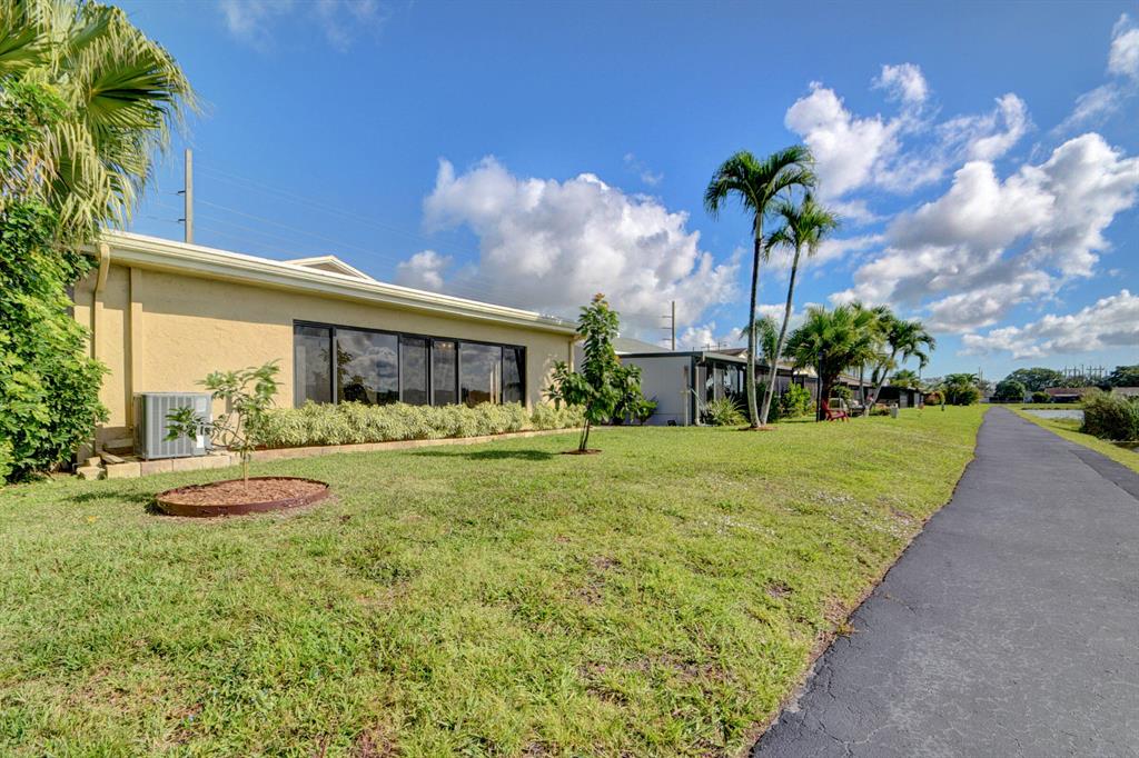 5679 Mirror Lakes Boulevard