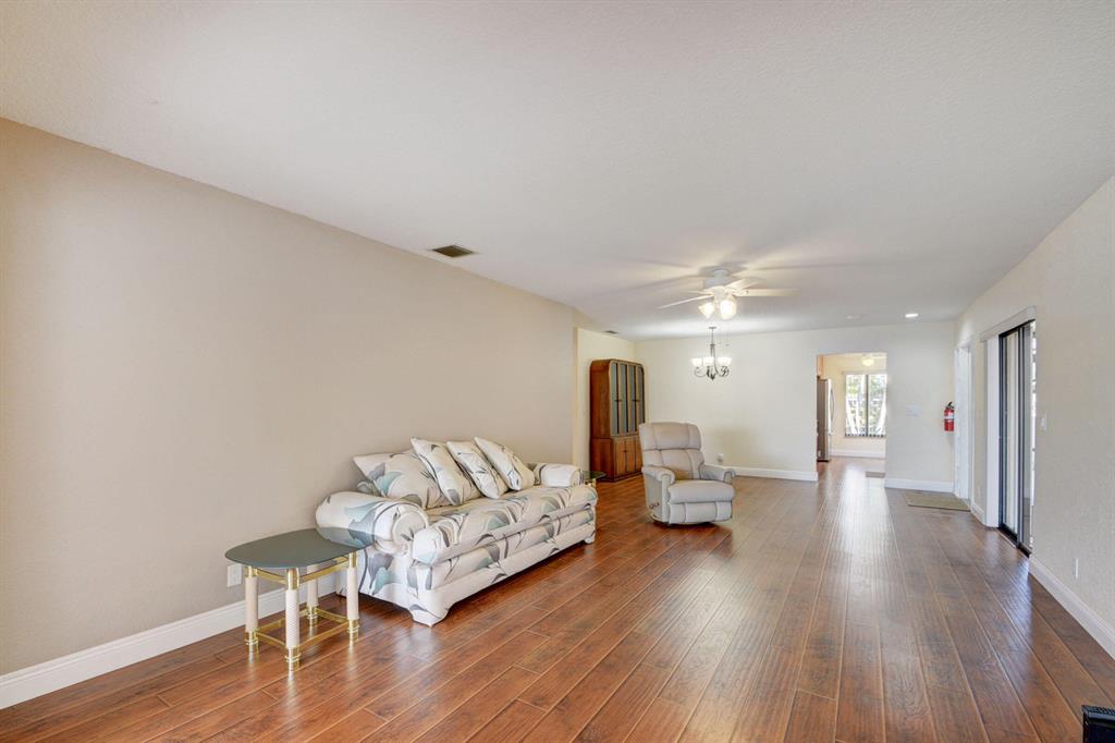 5679 Mirror Lakes Boulevard