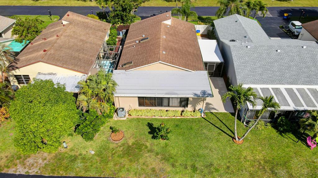 5679 Mirror Lakes Boulevard