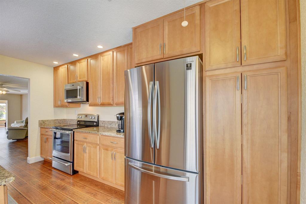 5679 Mirror Lakes Boulevard