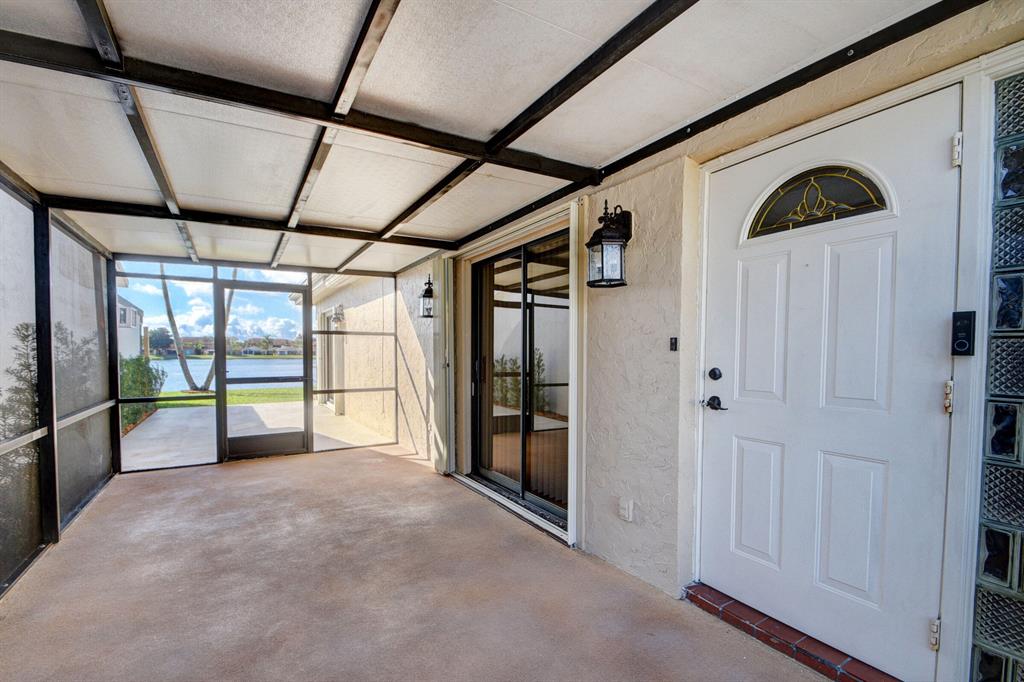 5679 Mirror Lakes Boulevard