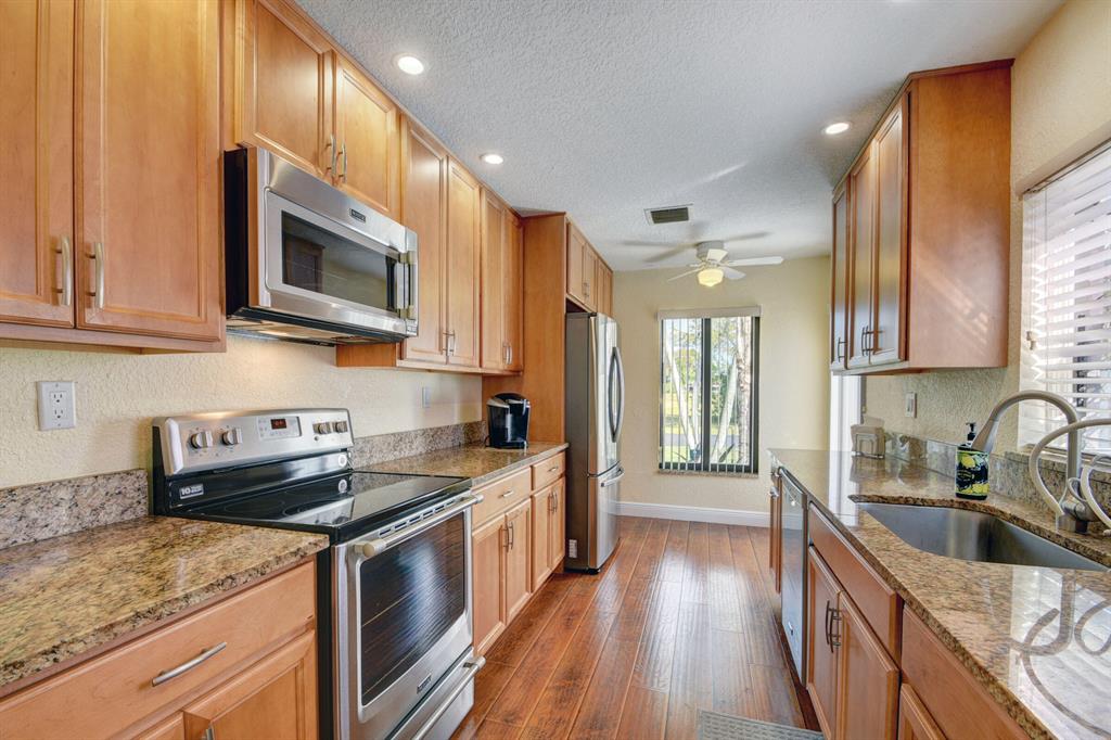 5679 Mirror Lakes Boulevard