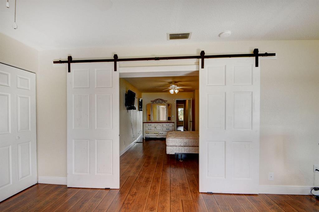 5679 Mirror Lakes Boulevard