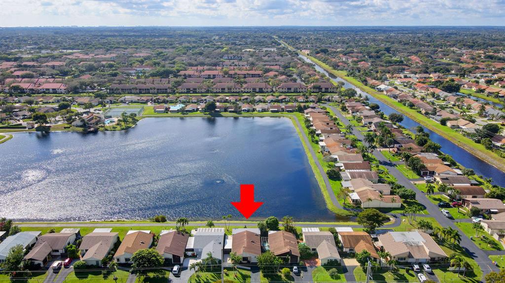 5679 Mirror Lakes Boulevard