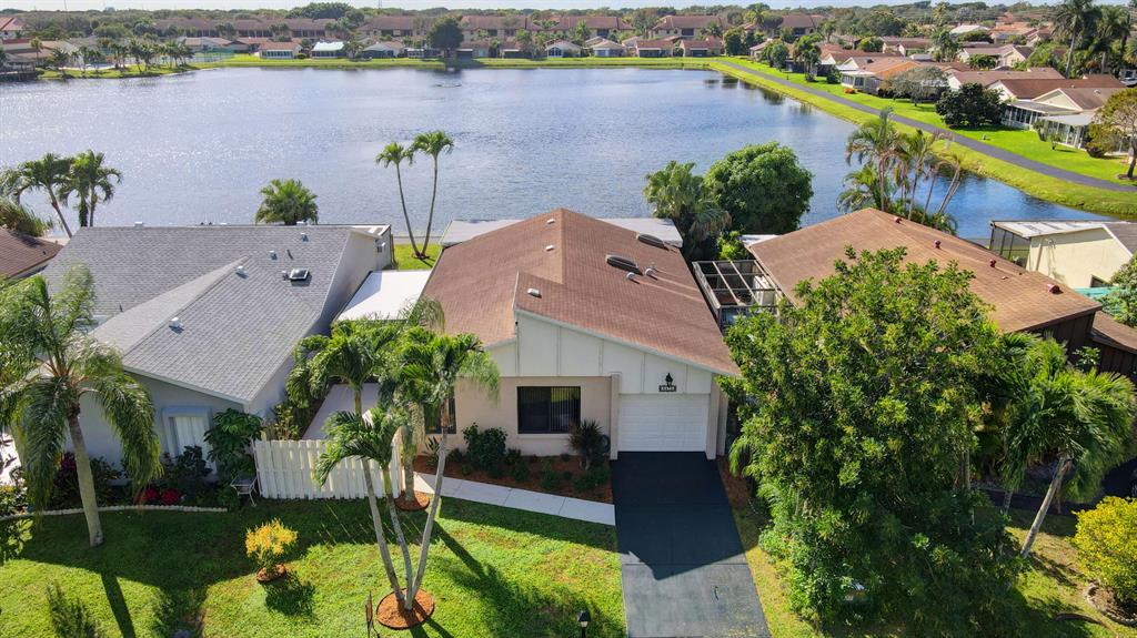 5679 Mirror Lakes Boulevard