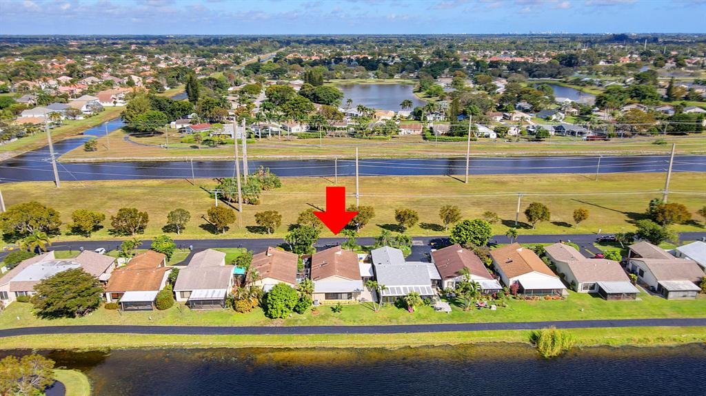 5679 Mirror Lakes Boulevard