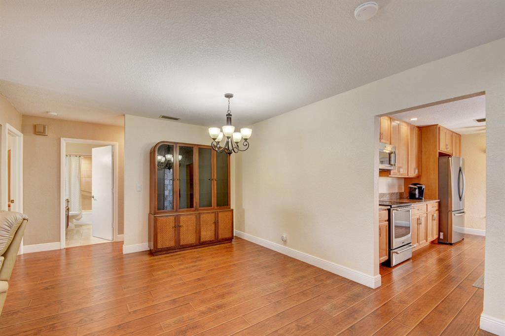 5679 Mirror Lakes Boulevard