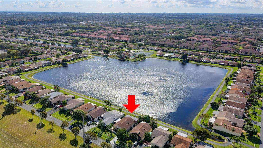 5679 Mirror Lakes Boulevard