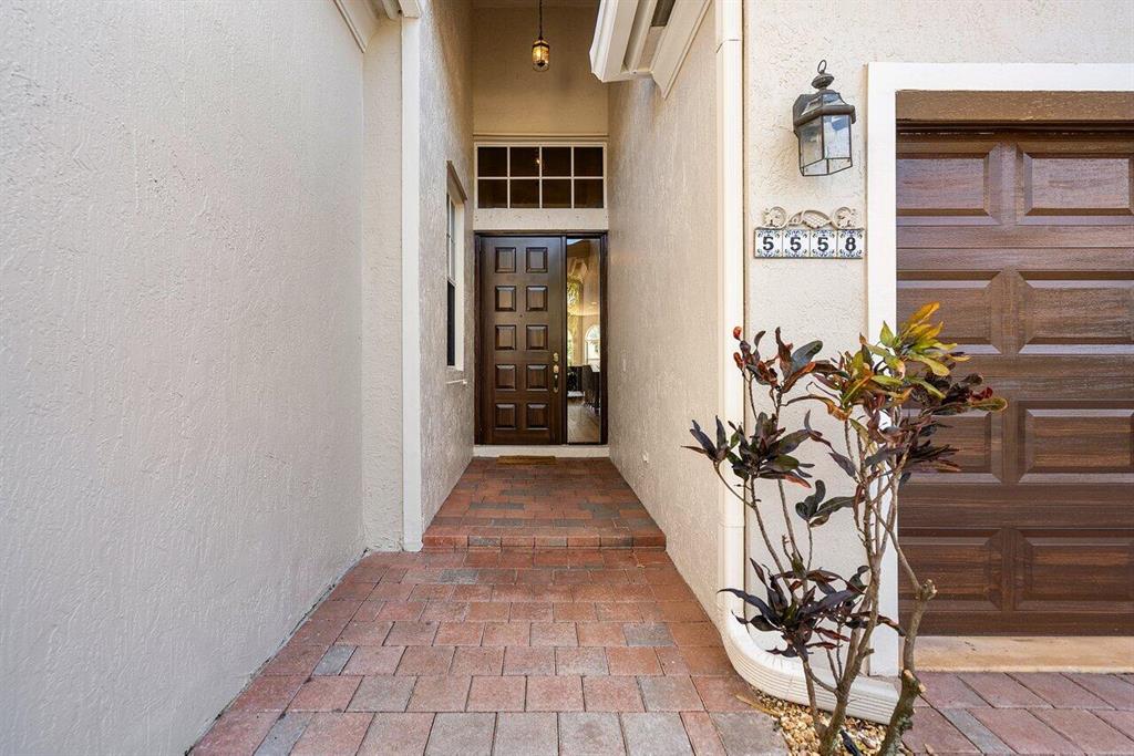 5558 Via De La Plata Circle