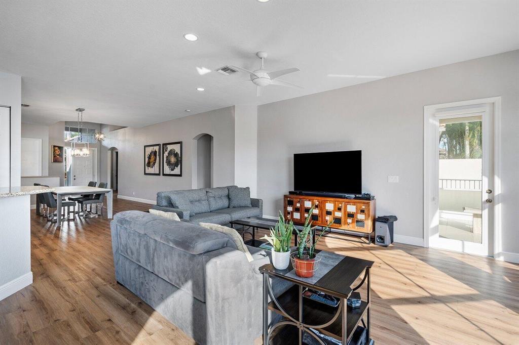 5558 Via De La Plata Circle