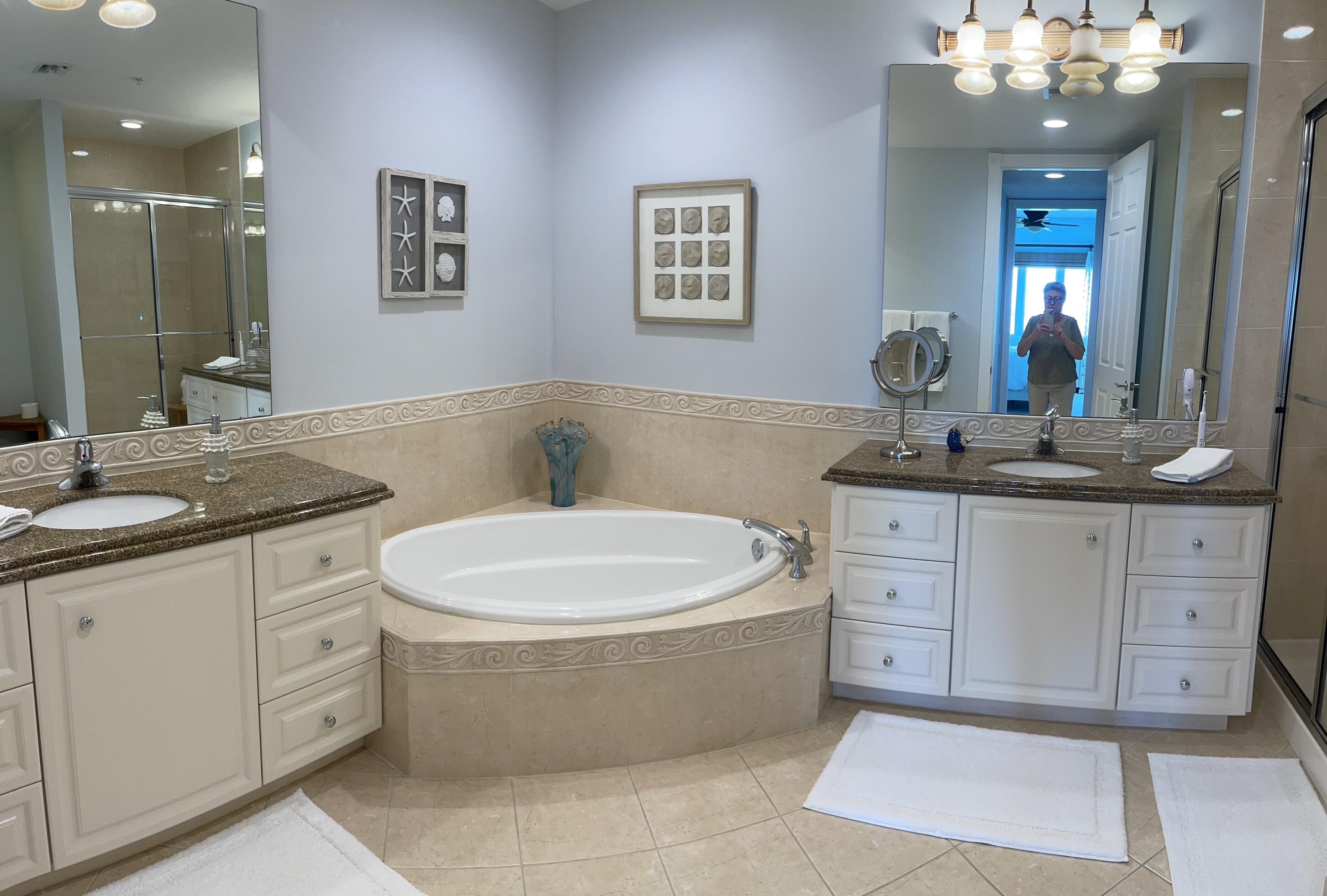 4 Harbour Isle East Drive Unit: 202