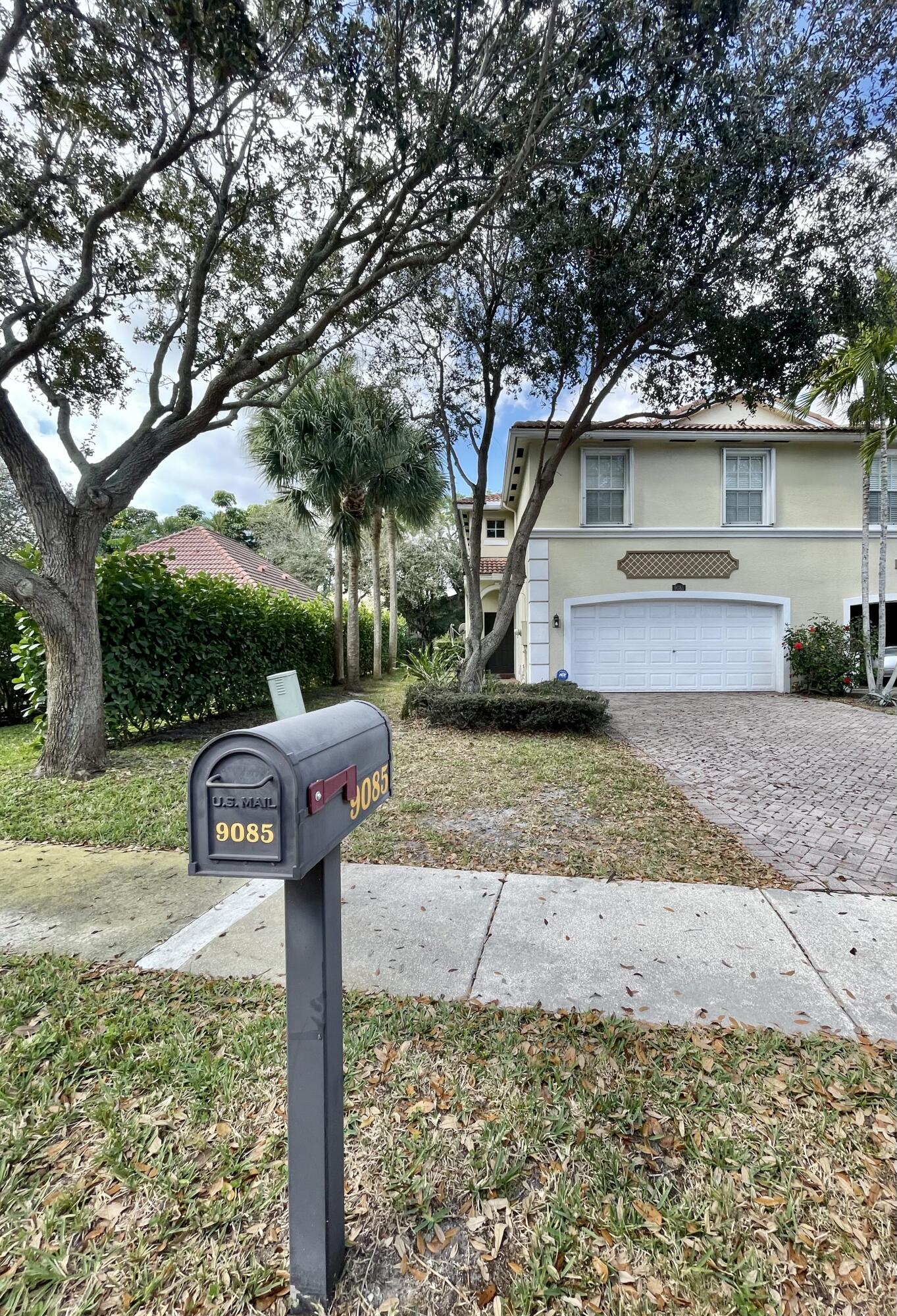 9085 Villa Palma Lane