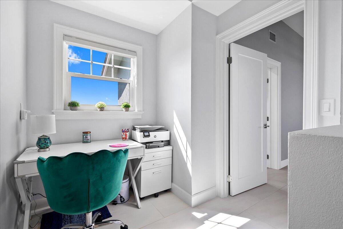 205 Mainsail Circle Unit: 205