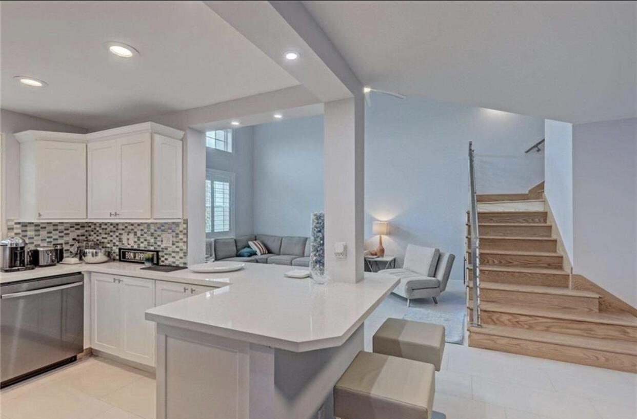 205 Mainsail Circle Unit: 205
