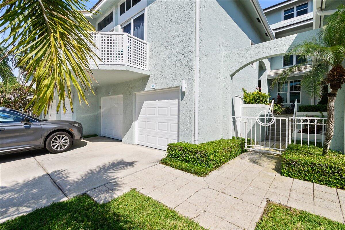 205 Mainsail Circle Unit: 205