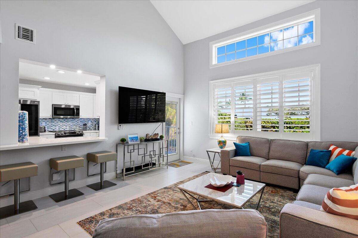 205 Mainsail Circle Unit: 205