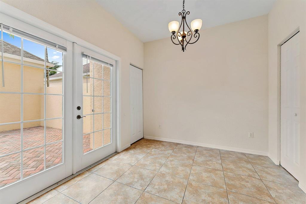 128 W Thatch Palm Circle