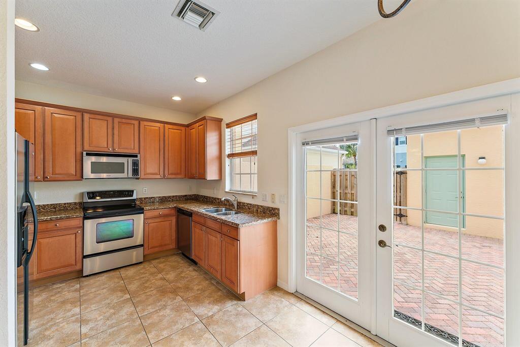 128 W Thatch Palm Circle