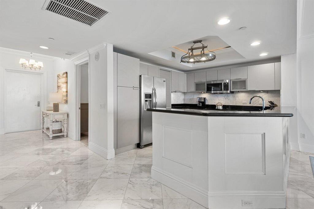 2650 Lake Shore Drive Unit: 702