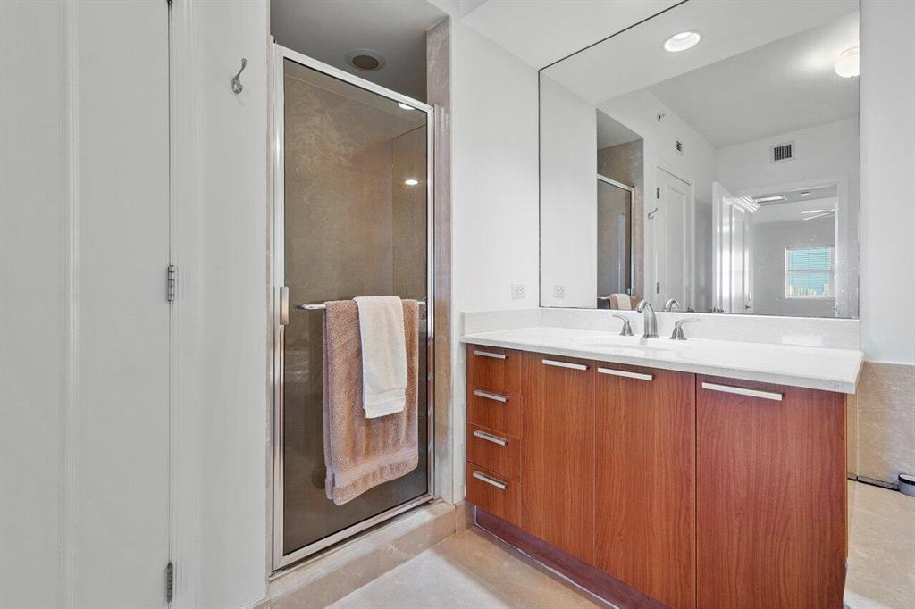 2650 Lake Shore Drive Unit: 702