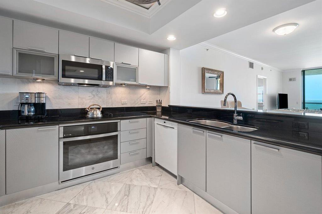 2650 Lake Shore Drive Unit: 702