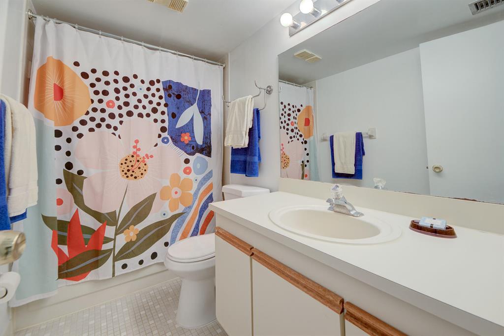 1915 Lavers Circle Unit: E103