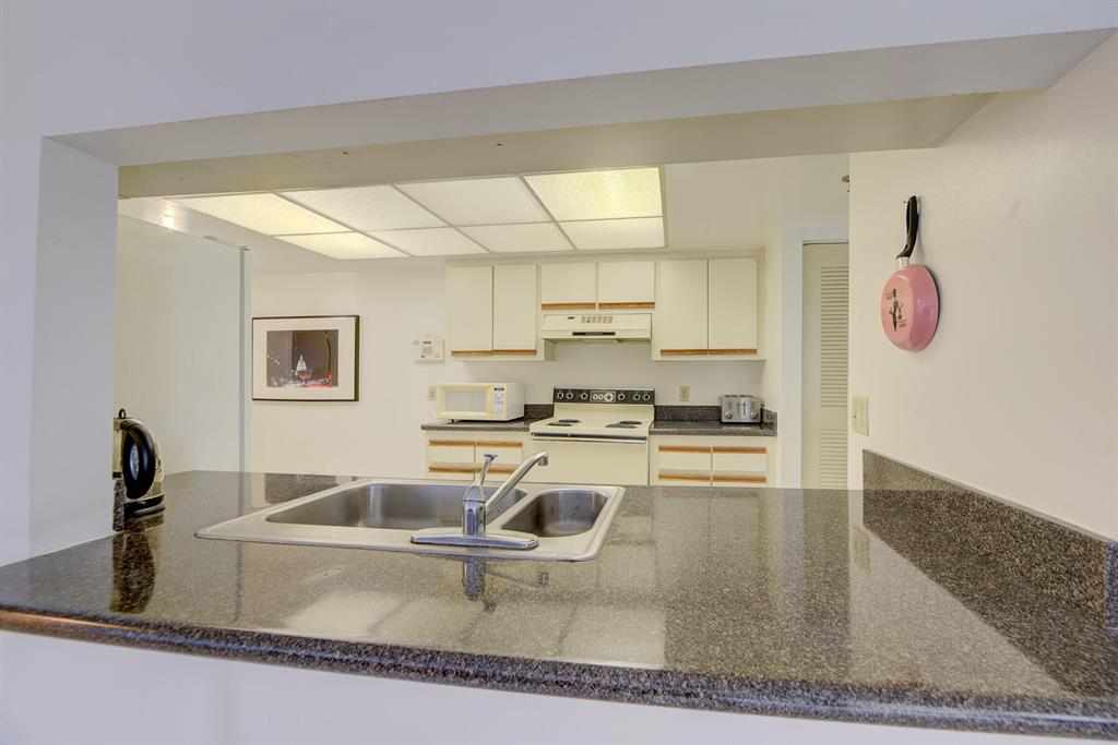 1915 Lavers Circle Unit: E103